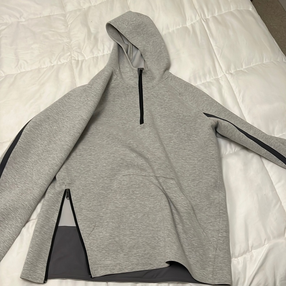 Lululemon men’s hoodie